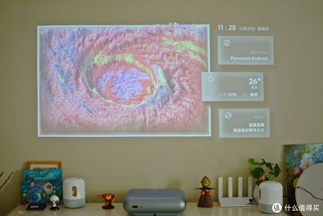 替代智能电视，距离墙面23cm就能投百寸画面，坚果O1 Pro评测