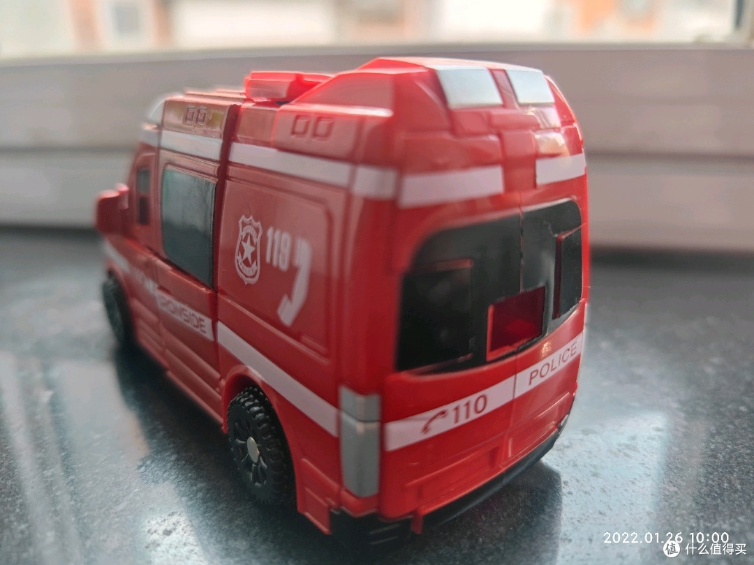 很有份量的合金变形金刚,合金警车