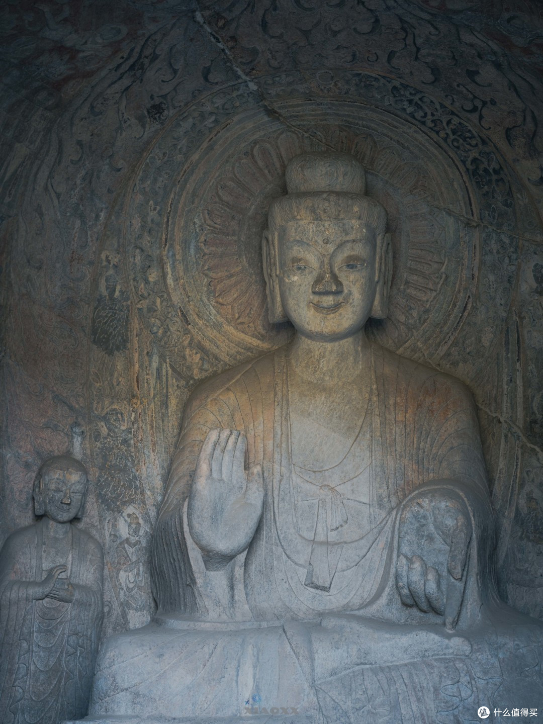 你一定要晚上去龙门石窟看看佛光普照的样子