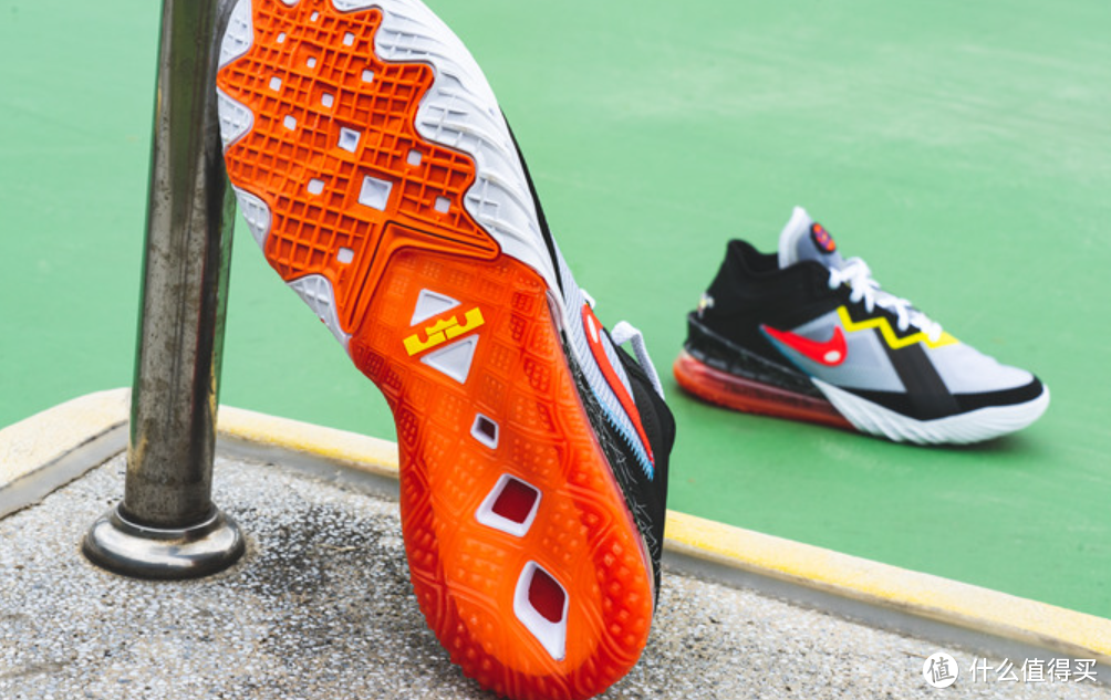 无限卡通乐趣的运动鞋--耐克Nike LeBron 18 好鞋推荐