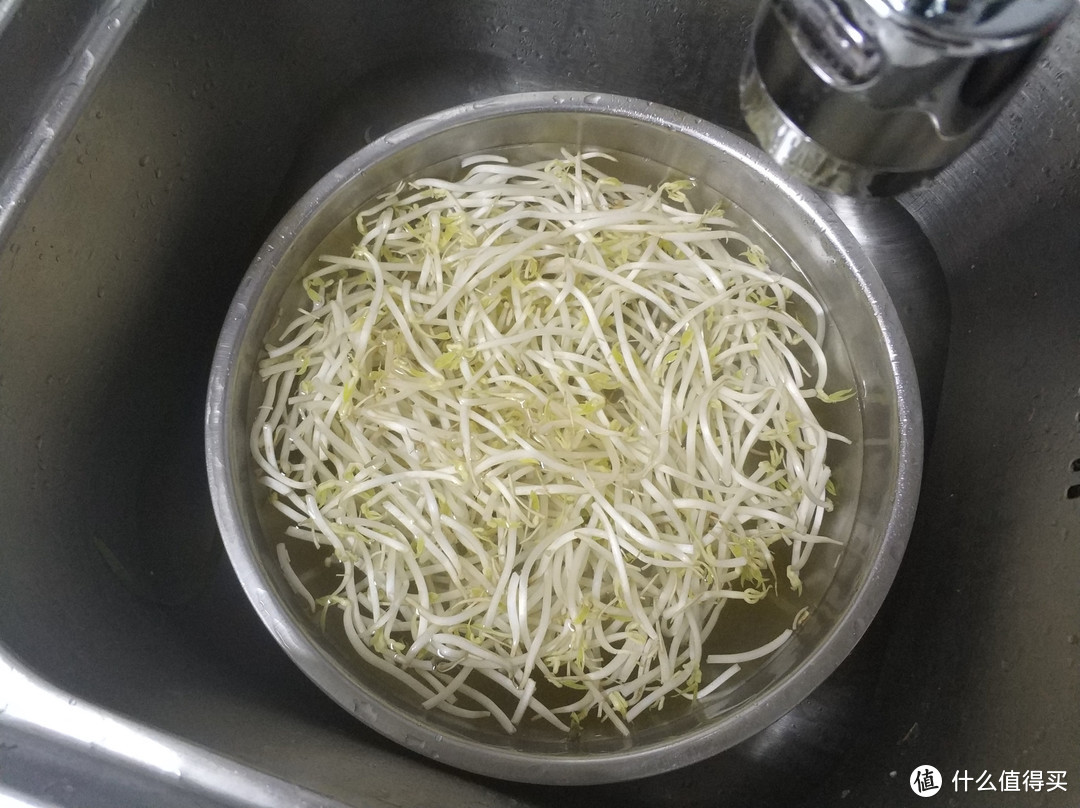 炒豆芽先焯水還是直接炒都不對這才是正確做法脆爽又入味