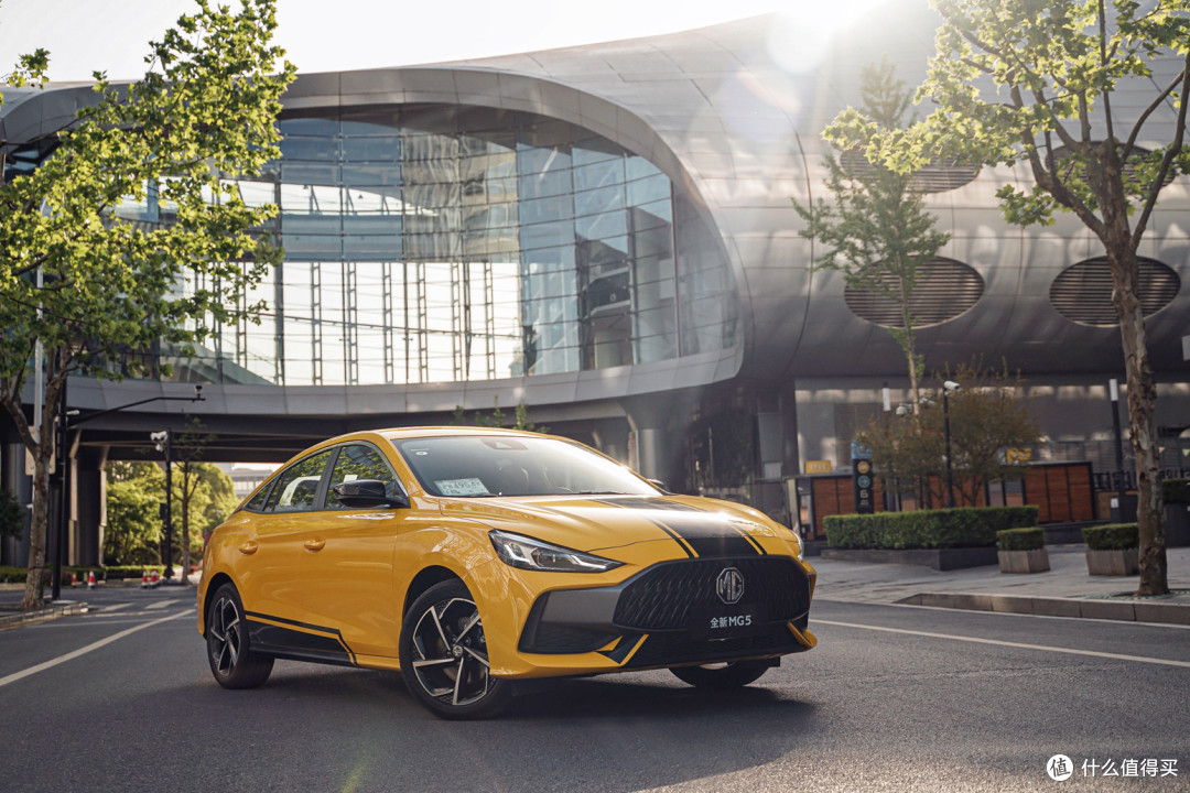 青春就是要给你点颜色看看名爵mg5试驾