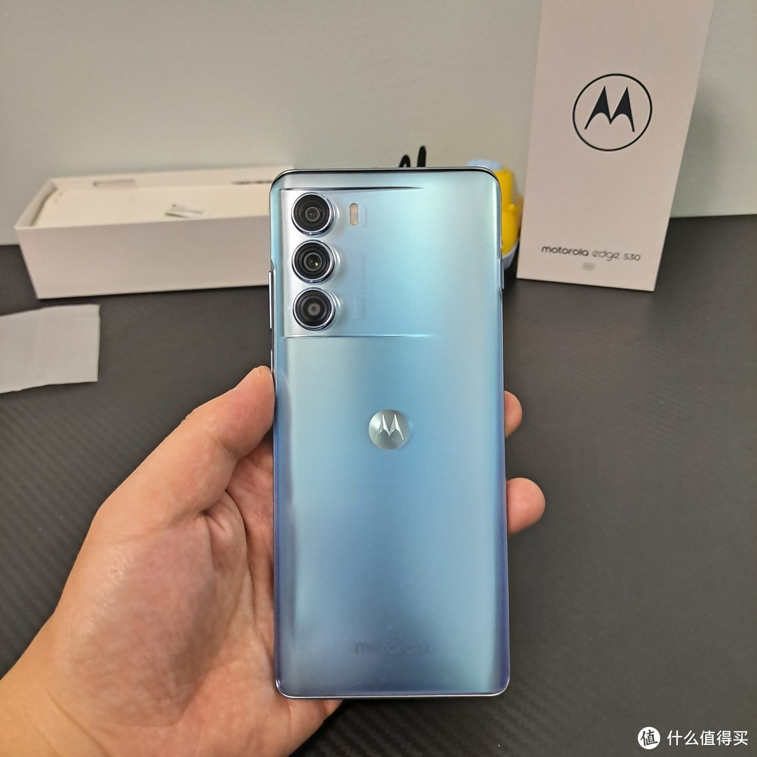 谁曾想到，2021年下半年最火的手机竟然是摩托罗拉！moto edge S30开箱初体验