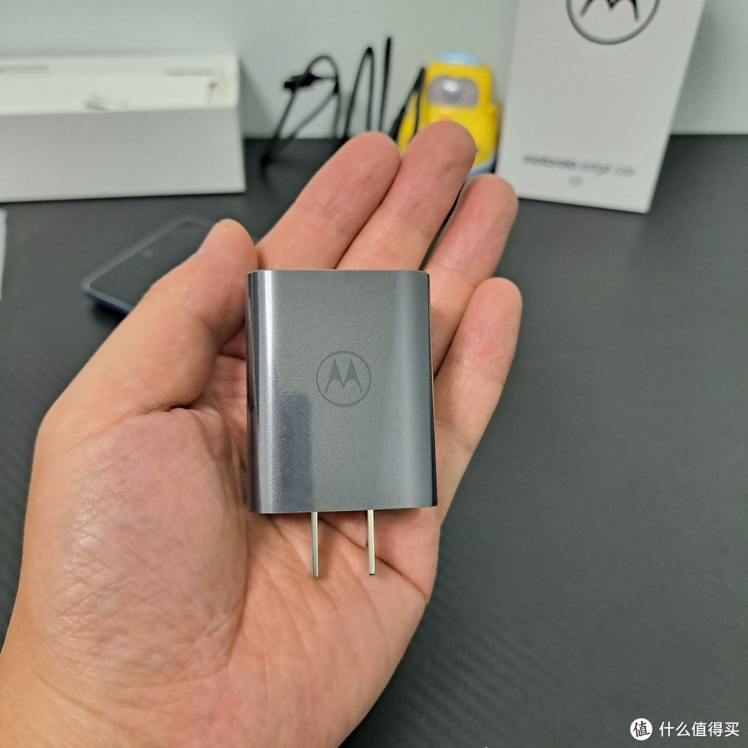 谁曾想到，2021年下半年最火的手机竟然是摩托罗拉！moto edge S30开箱初体验