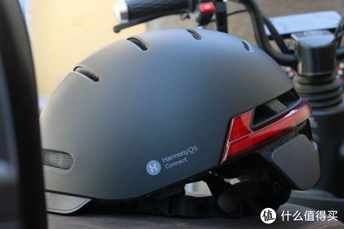 Helmetphone智能头盔：鸿蒙智联，让骑行更安全