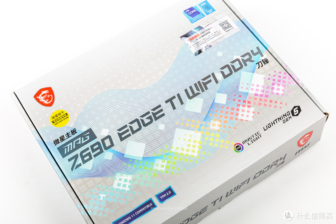 配合白色主题，使用了DDR4的白色主板——微星MPG Z690 EDGE TI WIFI DDR4 刀锋钛主板，配置上具有16+1+1相直连式供电设计和PCIE 5.0支持，USB3.2 GEN2X2规格及2.5GLAN和WIFI6蓝牙5.2也是面面俱到