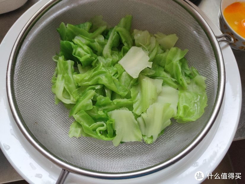 周末的早餐，猫婆要吃酸菜鱼配蛋炒饭。