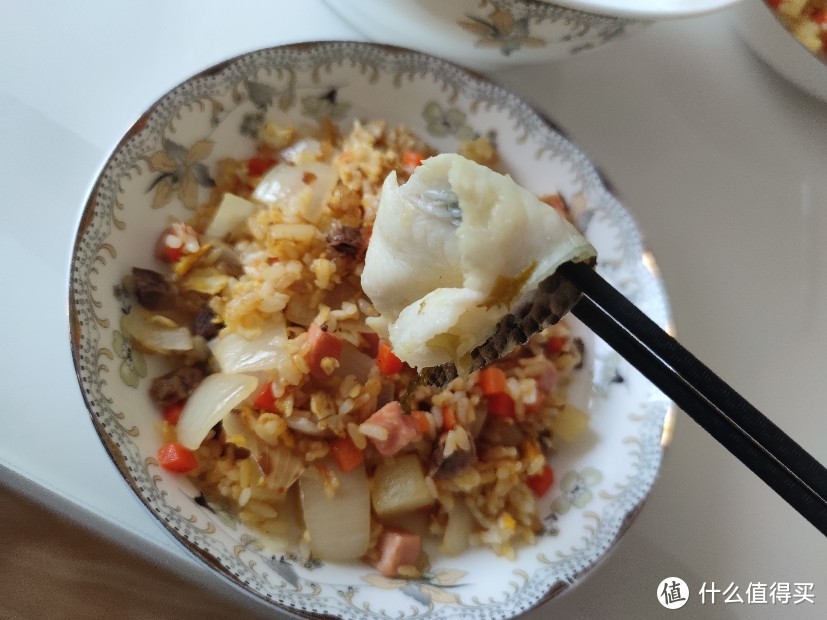 周末的早餐，猫婆要吃酸菜鱼配蛋炒饭。