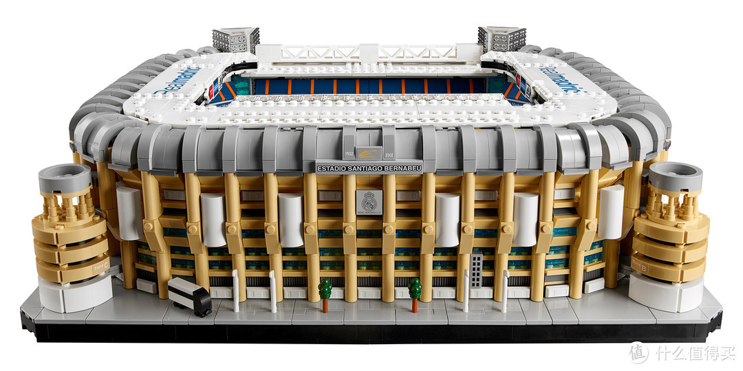 大球场也成为年货系列，乐高推出第3款球场套装10229皇马球场