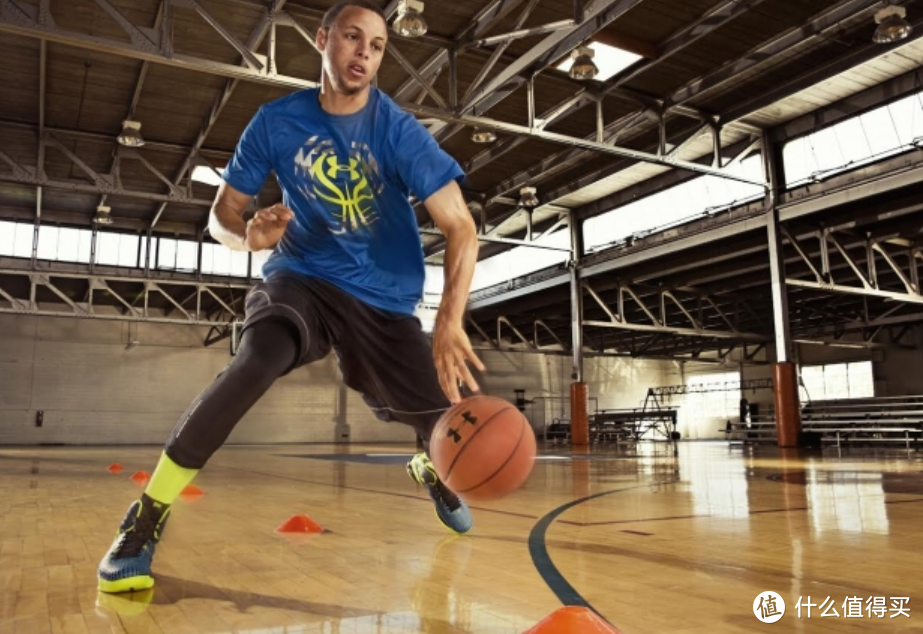 创新科技的安德玛UA篮球鞋-让你不走寻常路