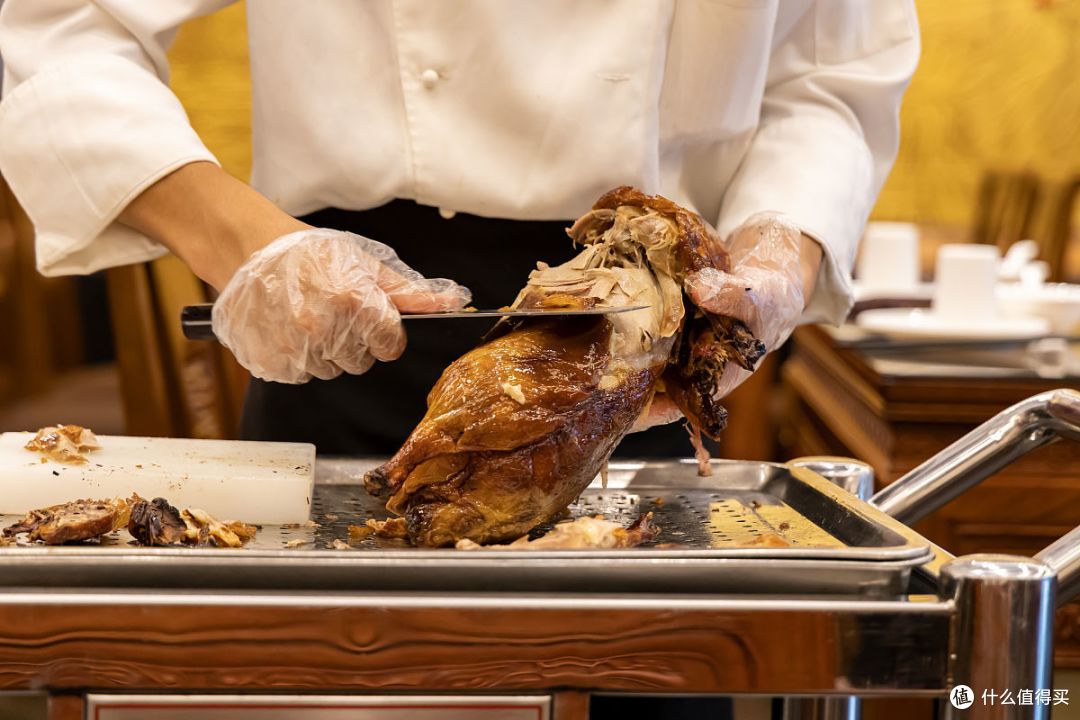 深受外国人喜爱的北京烤鸭,国内顾客却不买单,这5点原因值得深思