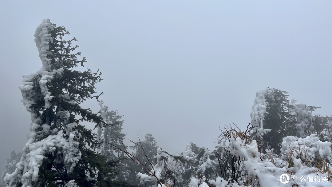 天净湖最后一场冬雪，偶遇瀑布云