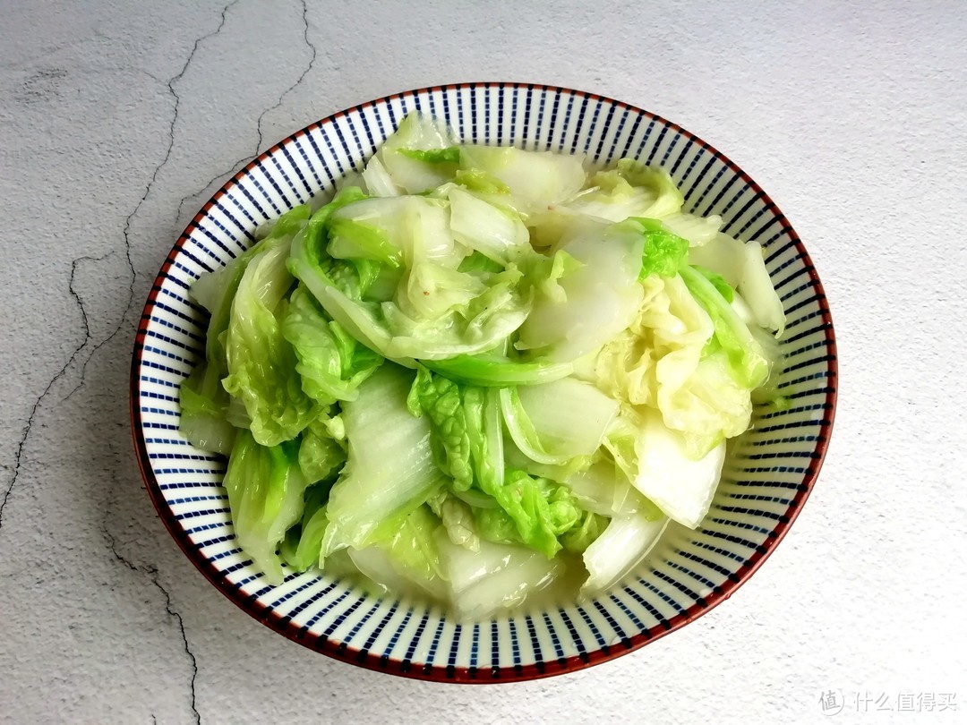 下雨天的午餐，做了2荤3素，花钱不多，但吃得很舒服