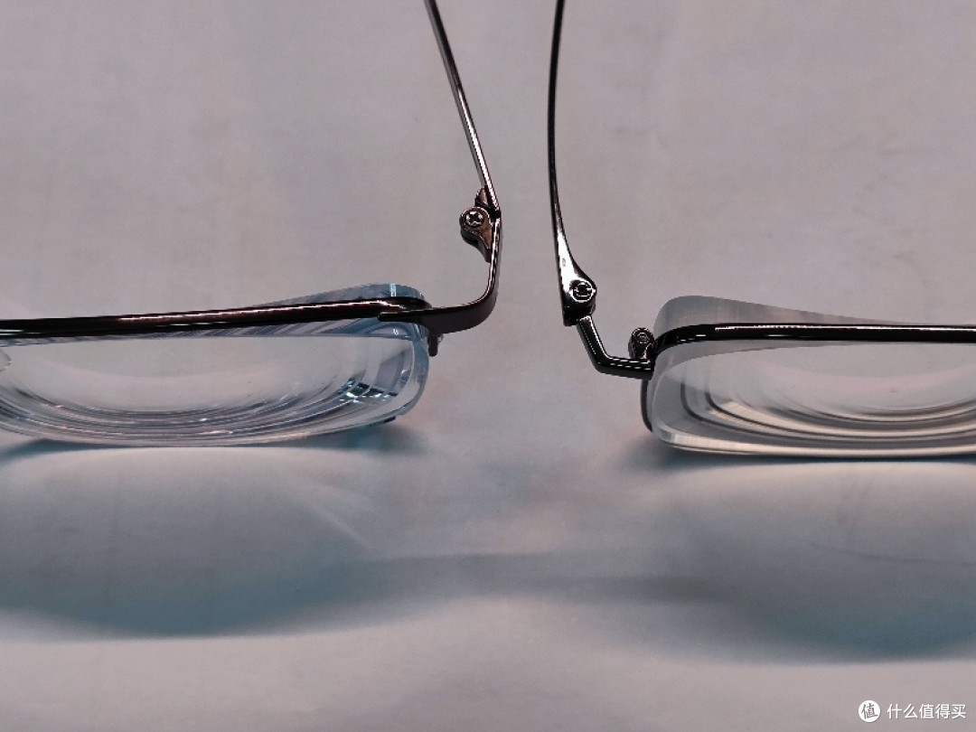 垫了一张白纸，可以看出PMC确实更透亮一些