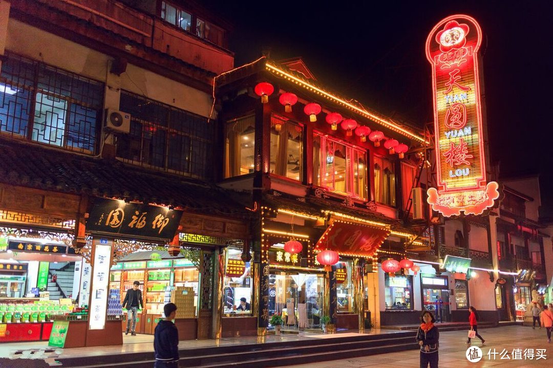 中国“四大小吃街”，旅游打卡时一定别放过，看看有你家乡的吗？