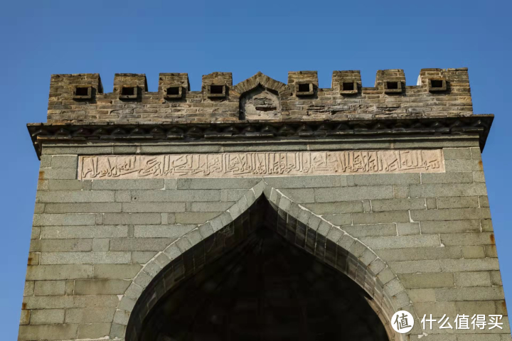 泉州有座中国最古老的伊斯兰教寺，明朝的皇帝还特地颁旨保护它