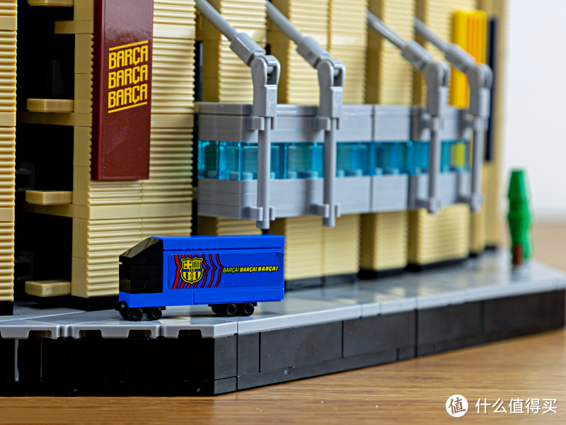 LEGO 10284 创意系列巴萨主场【诺坎普球场】