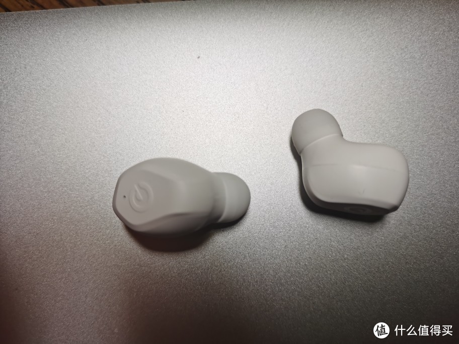 无线蓝牙耳机夏新F9、征骑兵P10、苹果airpods2对比评测