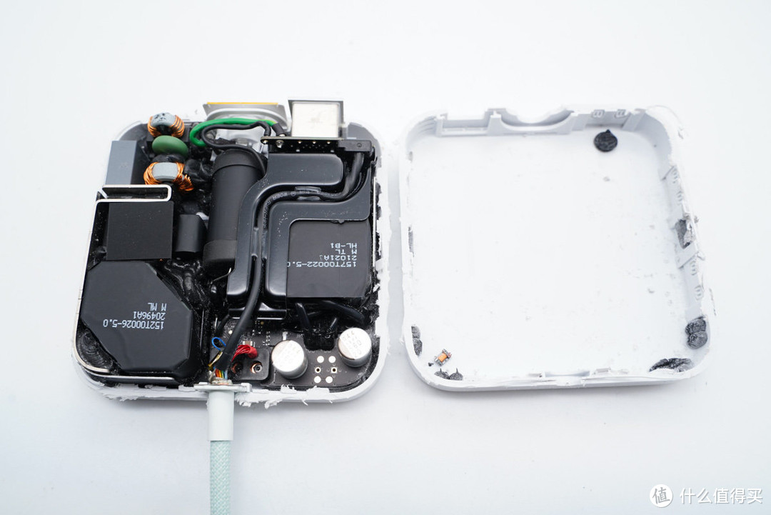 拆解报告：苹果24英寸iMac适配器磁吸线