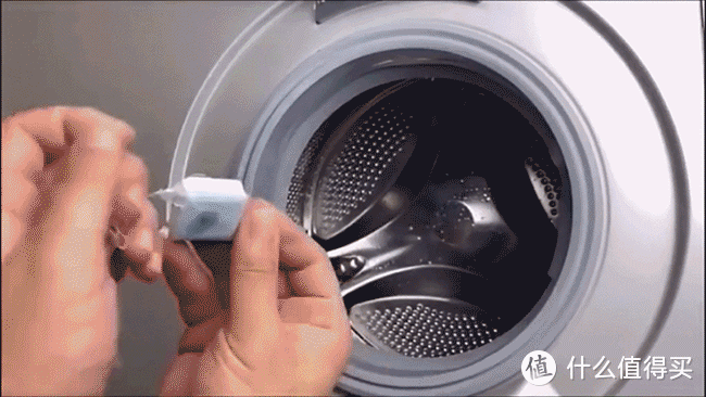 衣服越洗越臭？打开洗衣机暗藏的“小开关”，里面全都是脏水