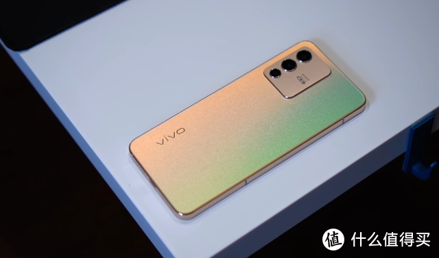 中高端手机市场迎来“搅局者”，vivo S12性能比肩骁龙865