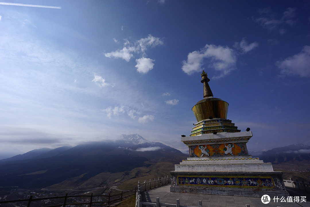 卓尔山远眺牛心山