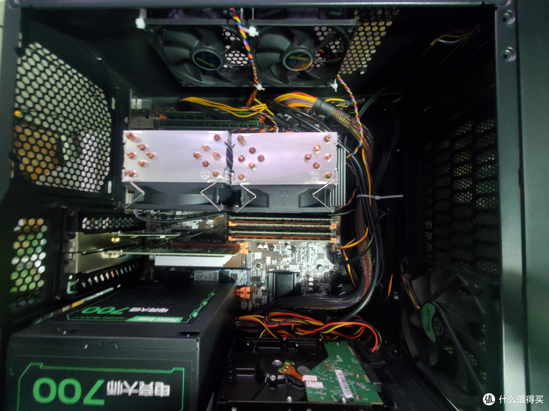 由于主板为eatx板型,使用标准eatx机箱体积会比较大.