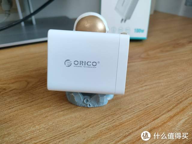 一头四口 效率高 大功率 :ORICO 100W氮化镓充电器