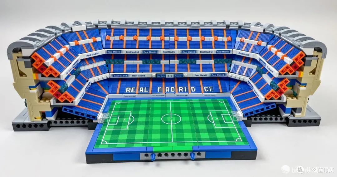 乐高10299皇家马德里足球场圣地亚哥伯纳乌球场开箱评测