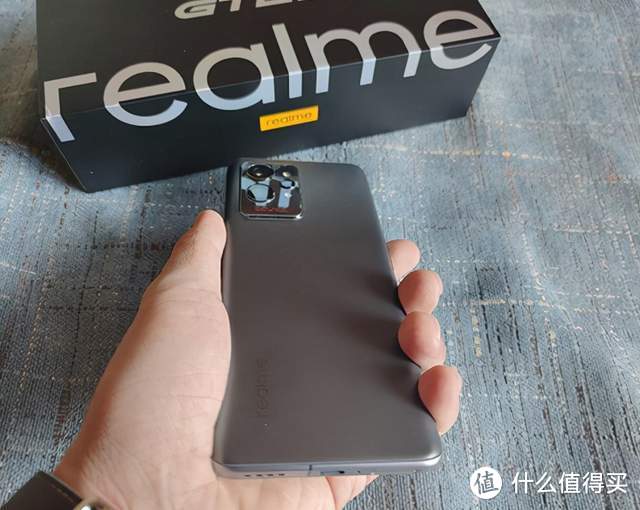 2K直屏跳600元，realme这款机型现在正是入手的好时机