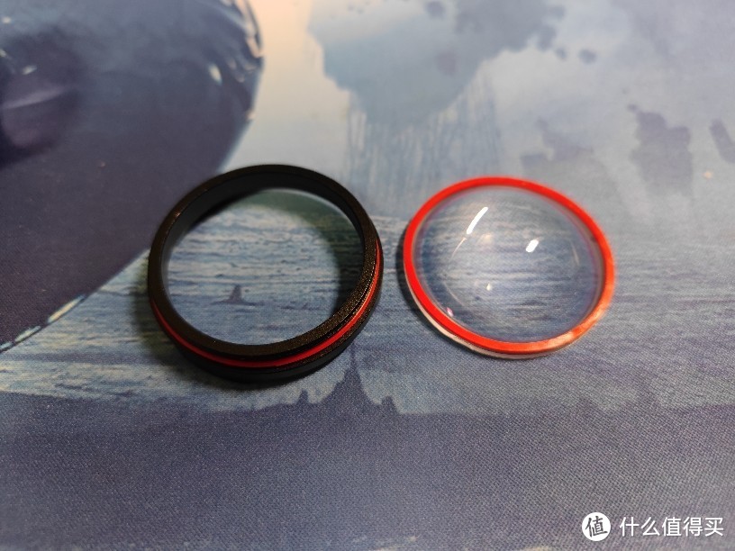 透镜和压环都有防水胶圈。