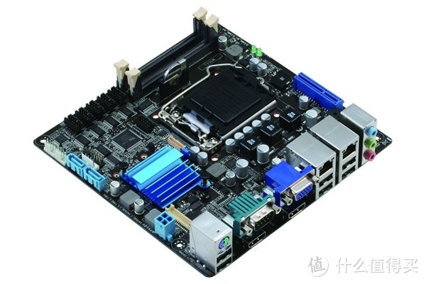 这个主板我很喜欢，4pin供电，双网口，双HDMI（虽然没啥用） PCI-E X4插槽， 双笔记本内存槽，缺点CPU散热器不通用 没有USB3.0