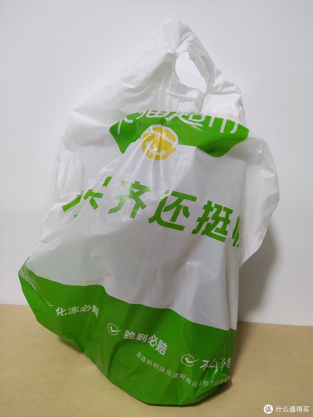 天猫超市袋子包装袋子提手开口只能撕烂袋子花生油看着很纯正,金黄色