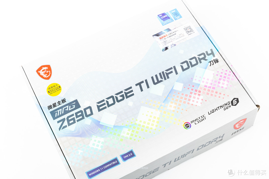 配合极地白配的是微星Z690系列的中端主力军EDGE TI WIFI DDR4，DDR5恐怕短时间内价格差距还是挺大的，所以DDR4的Z690还是当前的主力军，白色系的刀锋钛配置也是杠杠的