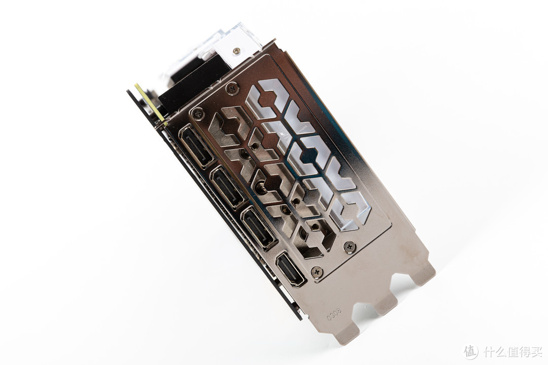 这款星曜显卡配了两槽挡板和三槽挡板,要稳固所以用了三槽,接口配置为