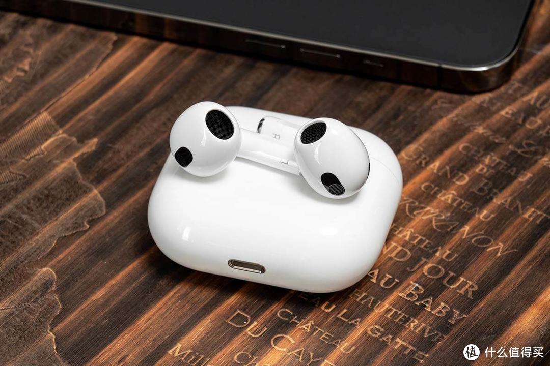 AirPods 3：苹果生态润滑剂，超越耳机本质的优雅体验