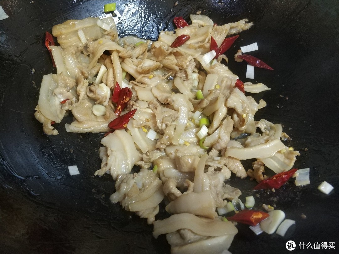 为什么自己做的手撕包菜没有饭店做的好吃？原来是这一步搞错了