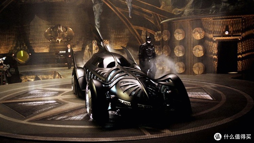 黑暗骑士的坐骑，你更喜欢哪个？真人版蝙蝠侠里的蝙蝠车