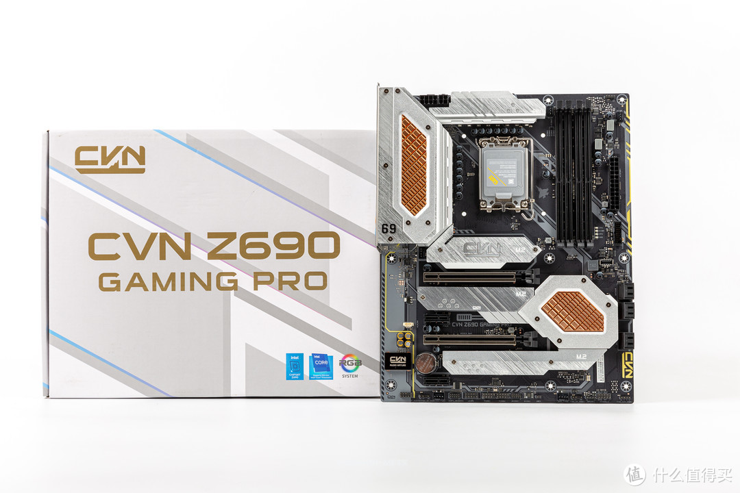 本次使用的主板是七彩虹的CVN Z690 GAMING PRO V20 DDR4电竞版，七彩虹往上还有带WIFI和白色PCB的冰霜版，再上还有DDR5版