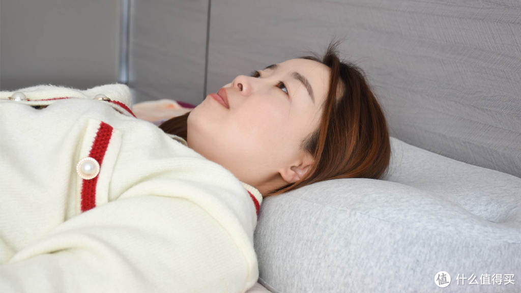 8H元气颈椎护理枕：枕高自由调节 分区贴合支撑