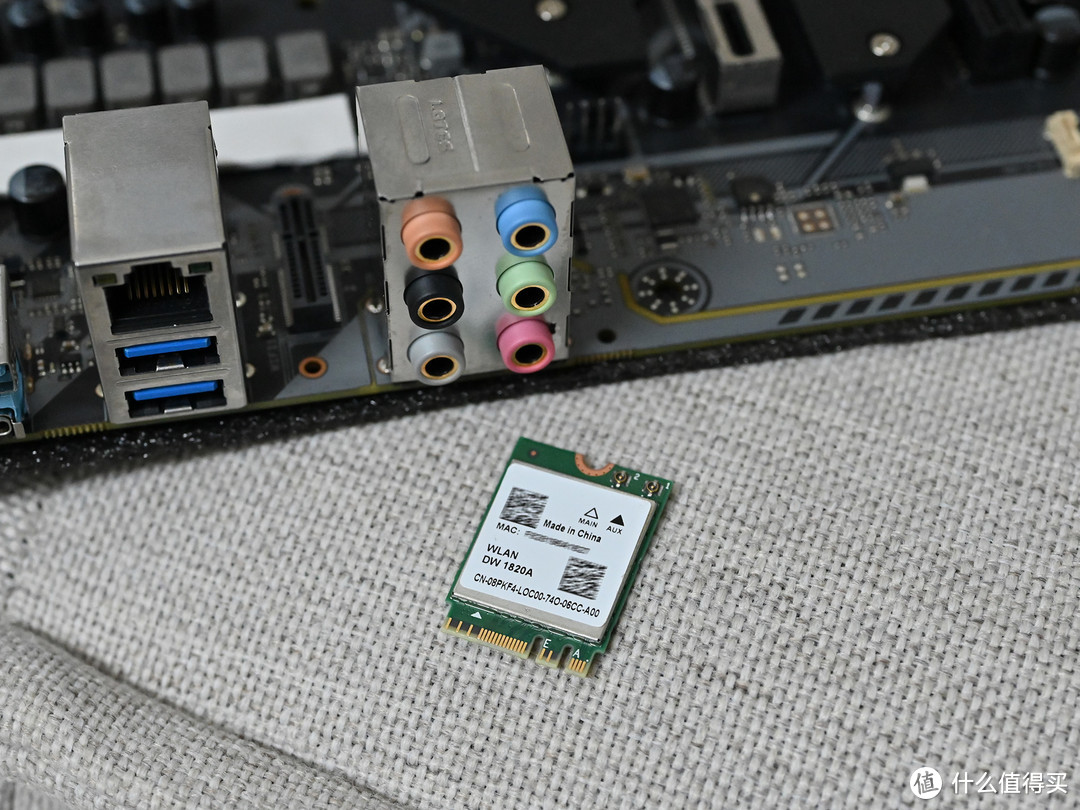 监控小屏、数显水冷、Airdrop网卡、12代i7+Z690+DDR5内存打造高颜值Monterey黑苹果主机