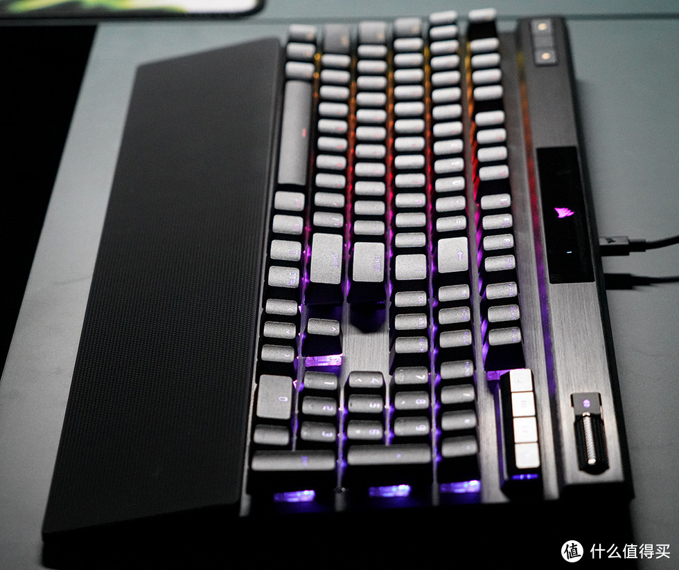 不带宏键区的“K100” 海盗船K70RGB PRO开箱体验