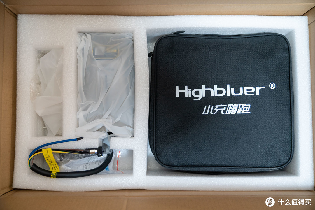 Highluer小充嗨跑特斯拉版开箱——充电桩和随车充多用