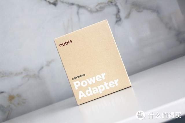 一拖四，家庭最实用的小产品：努比亚65W氮化镓快充适配器