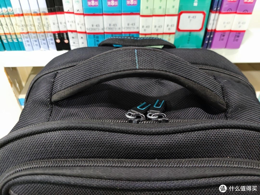 图书馆猿の捡垃圾 新秀丽 (Samsonite)  双肩包电脑包 66343 简单晒