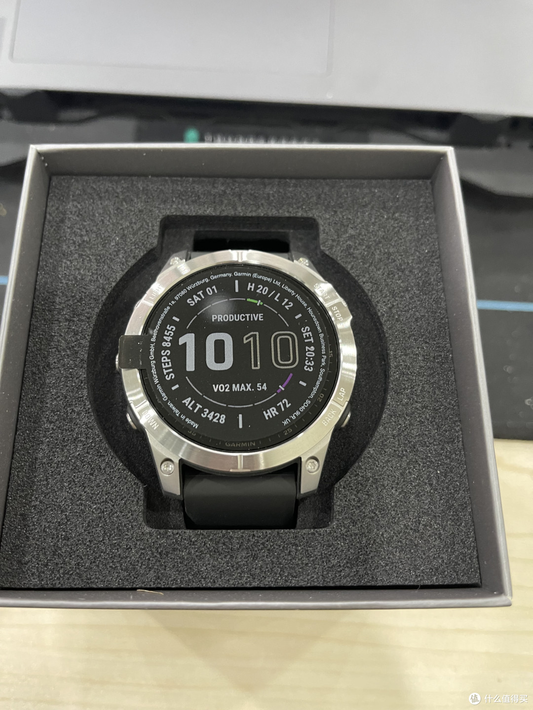 内包装,一个手表,一根数据线