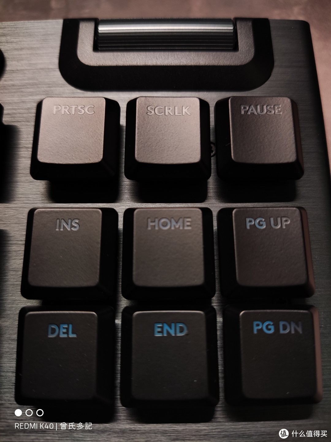 这些键还是很常用的！键盘整体设计很耐看，虽然是游戏系，但大厂的东西还是极力避免过于杀马特。当个普通键盘用也不是不可以，哈哈哈！