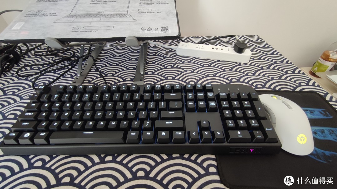 最便宜的樱桃原厂轴之一-149元　联想拯救者MK-7白色背光（RGB版本199元）机械键盘