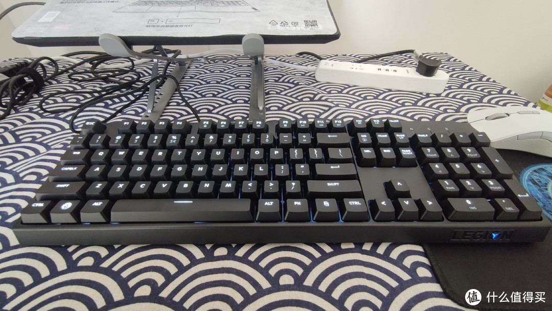 最便宜的樱桃原厂轴之一-149元　联想拯救者MK-7白色背光（RGB版本199元）机械键盘