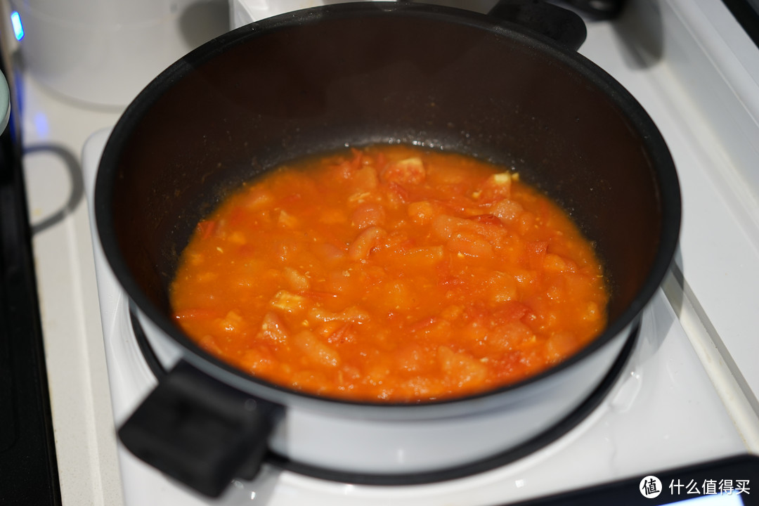 炒制后的番茄，炒出了很多汁水